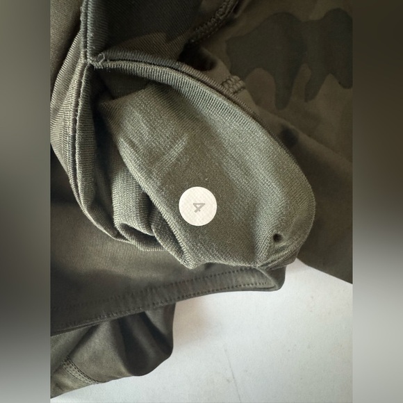 Lululemon wunder under crop green camo leggings size 4 - Picture 5 of 5